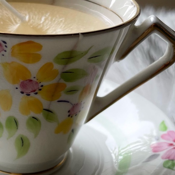 💠 Teacup and saucer hand poured lavender and rose essential oil candle. - Picture 4 of 16